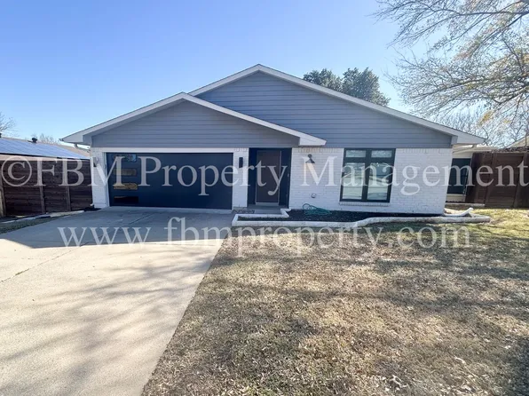 3016 Oakridge Dr, Bedford, TX 76021