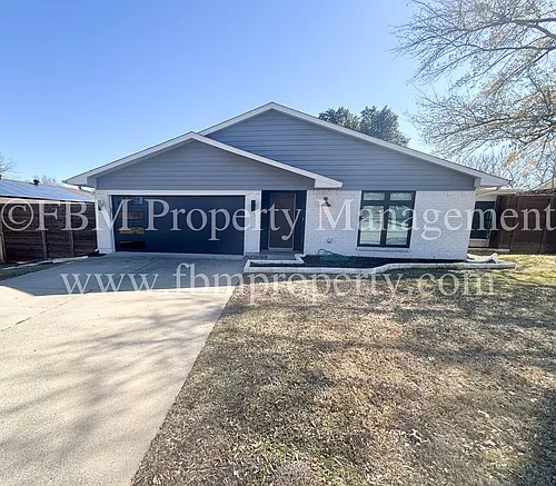 3016 Oakridge Dr Photo 1