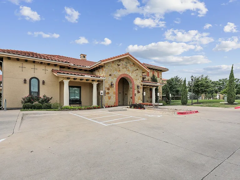 Creekside on Parmer Lane — Photo 11
