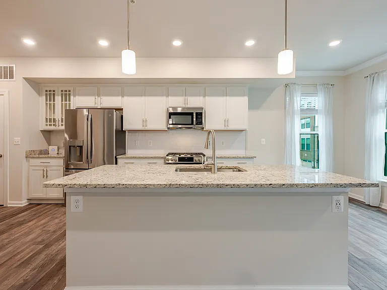 2401 Stella Pl — Photo 5