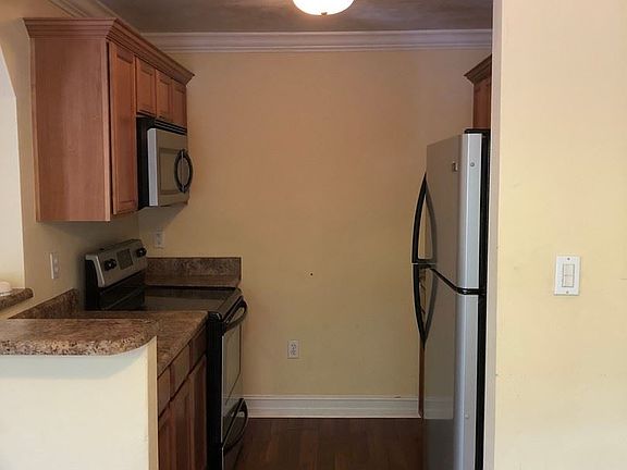 4th image of 119 Cadiz St Unit 107
