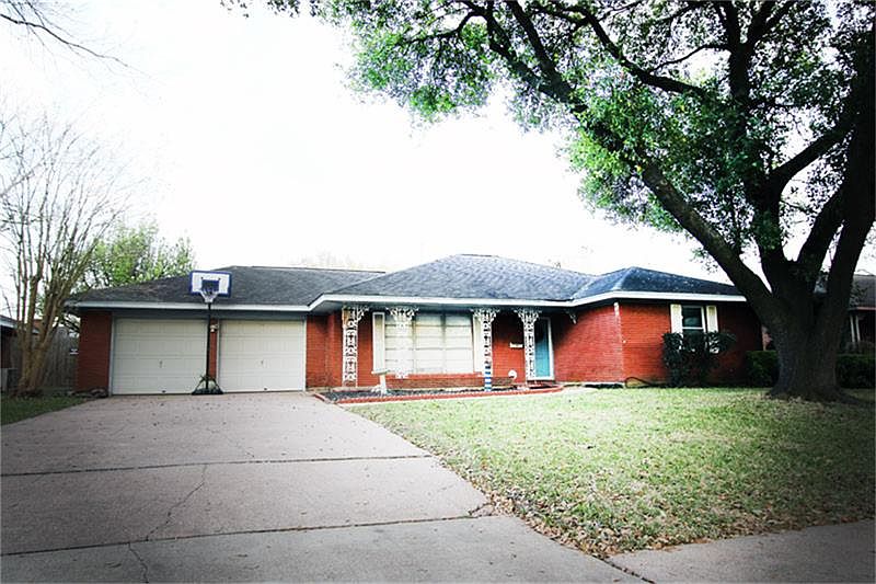 1st image of 805 Peggy St