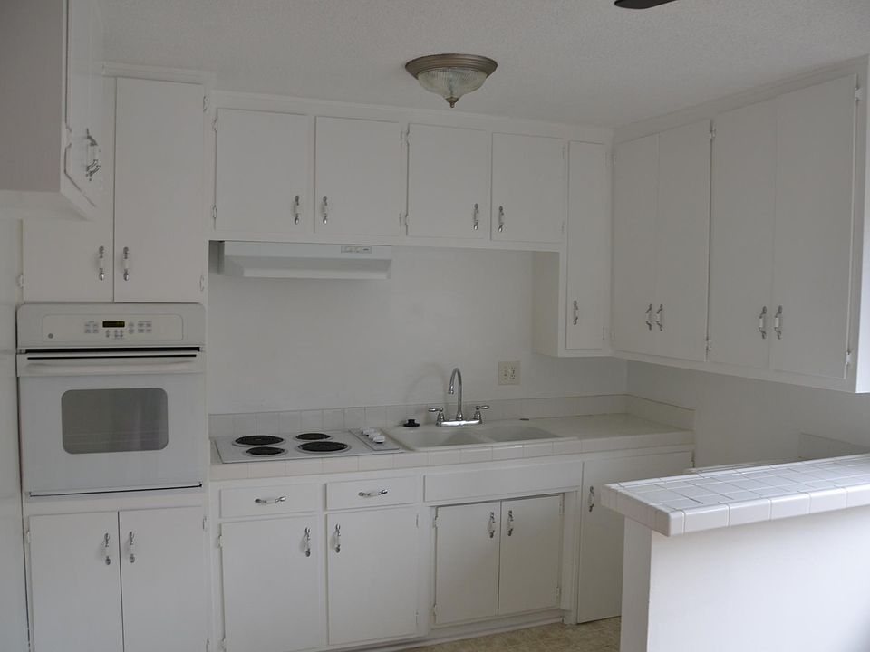 1st image of 21007 Victor St #32