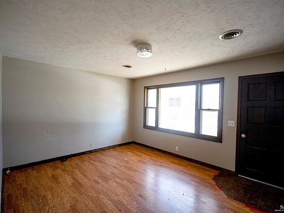 5th image of 880 Birch Dr