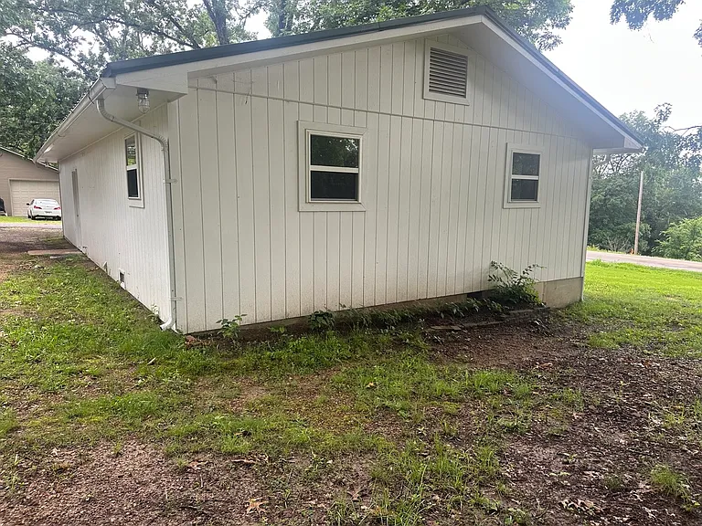 540 N Diamond Blvd — Photo 3
