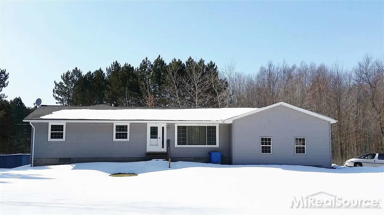3677 Abbottsford Rd photo 1
