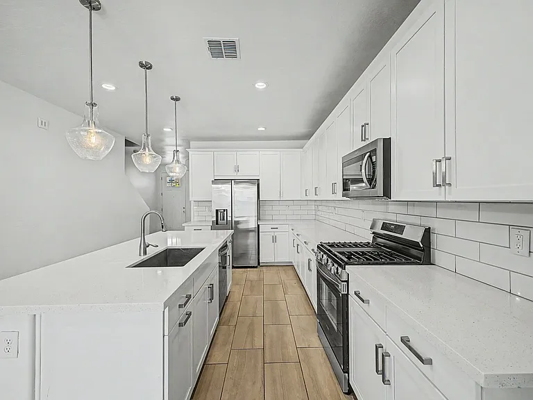 10984 W Pierce St — Photo 12