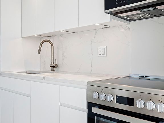 3rd image of 101 Bruckner Blvd #7R