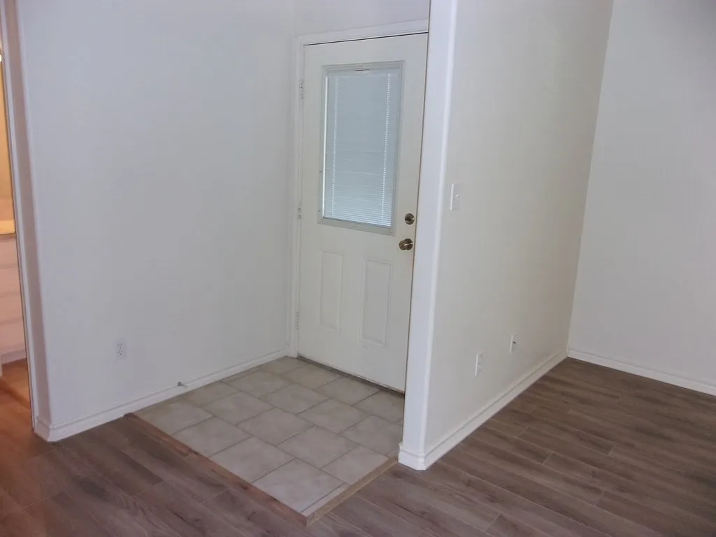 2 bed, 2.0 bath, 1104 sqft, $1,500 — Photo 2