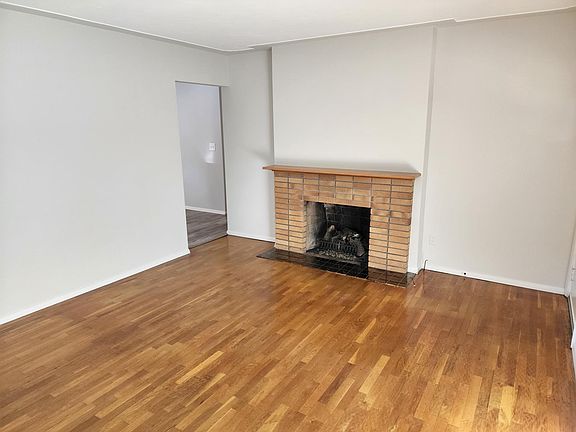 Living Room W/Fireplace