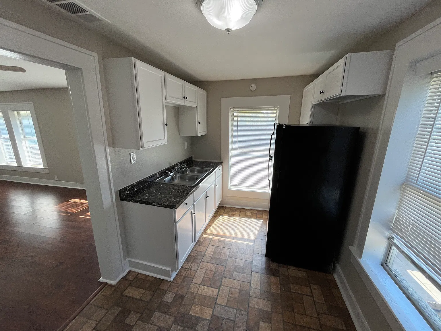 1 bed, 886 sqft, $950 — Photo 3