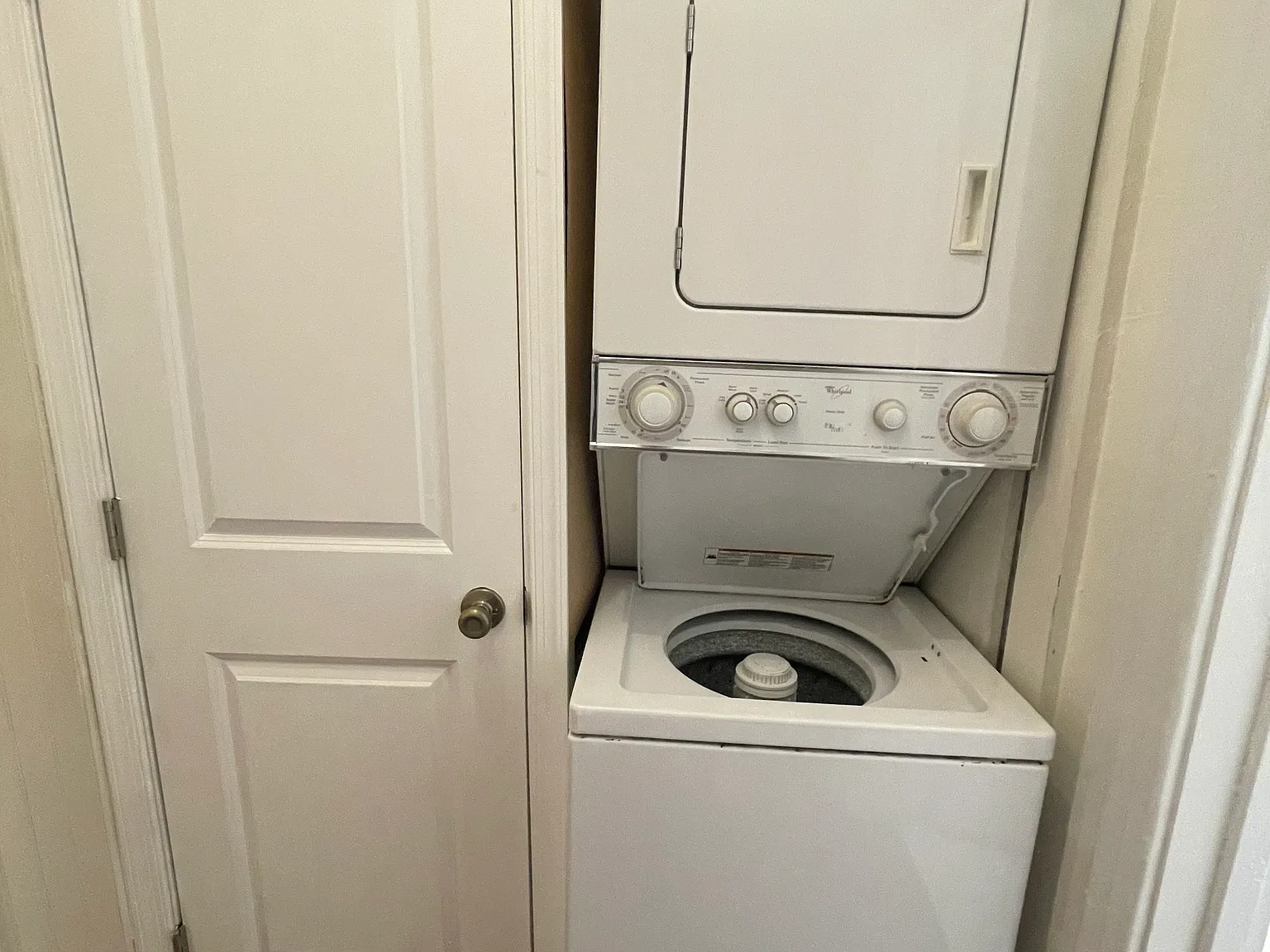 2 bed, 900 sqft, $2,200 — Photo 2