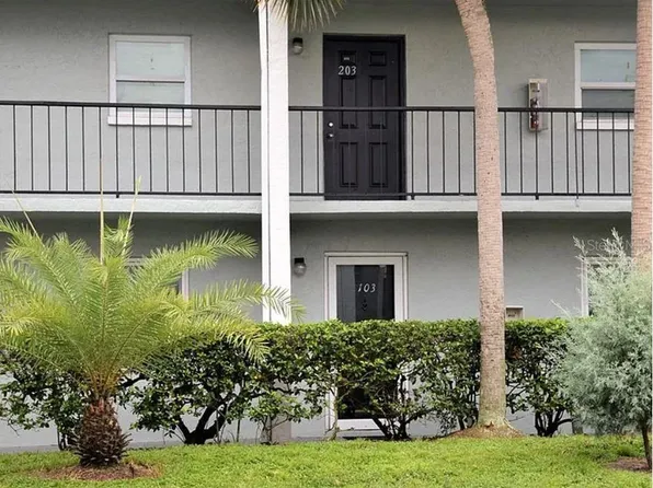 2835 Somerset Park Dr APT 203, Tampa, FL 33613