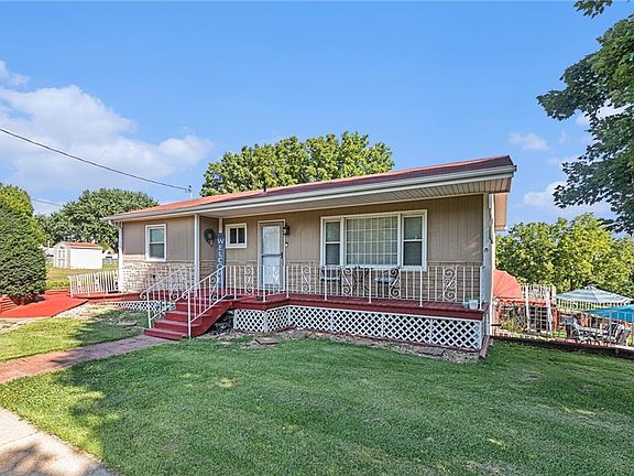 4th image of 2921 Pear St