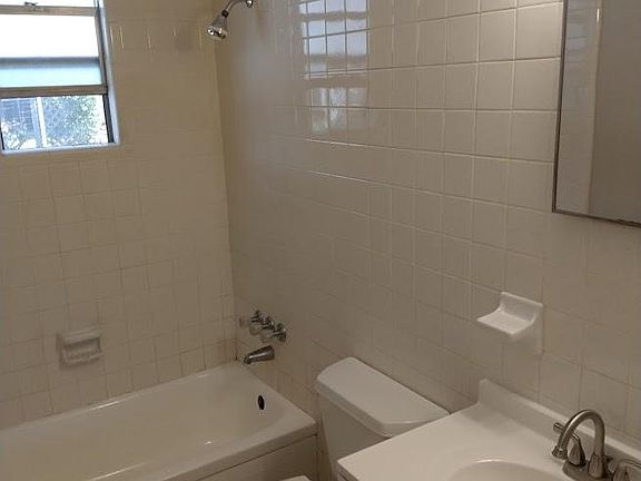 4th image of 419 Parkland Ave #419