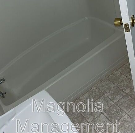 2nd image of 526 Waddill St
