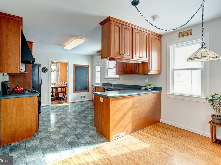 9331 Whiskey Bottom Rd — Photo 35
