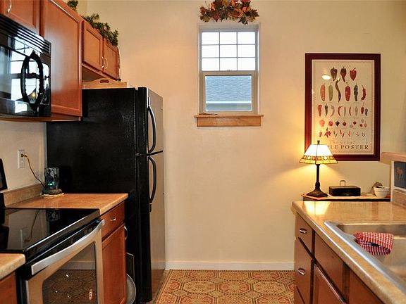 4th image of 727 N 11th St