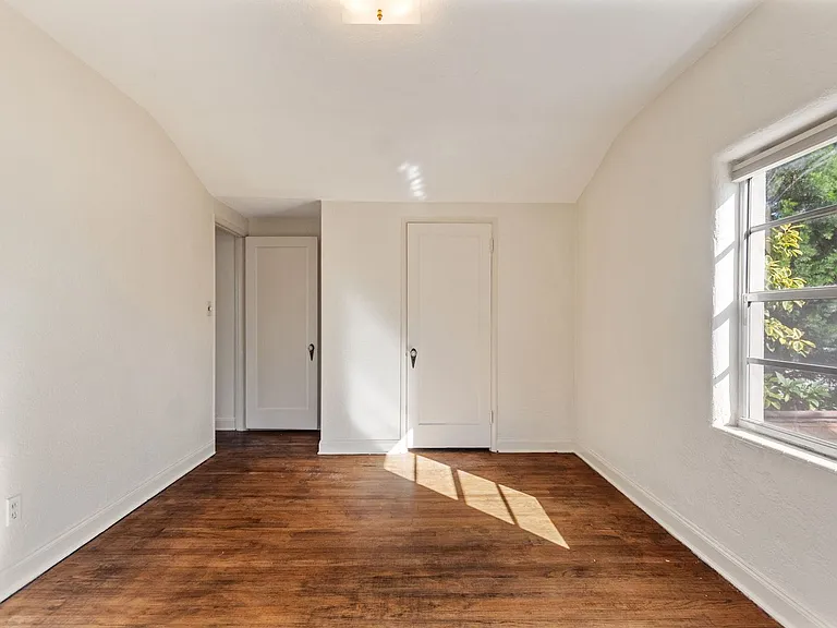 437 Richmond St — Photo 18