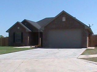 1204 Crimson Dr, Weatherford, OK 73096