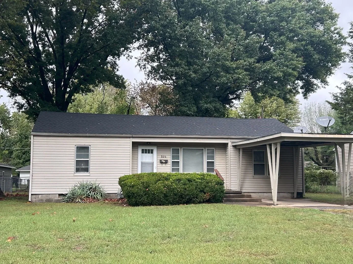 Beautifully Remodeled 3BR Home with HUGE Fenced Yard! — Photo 1