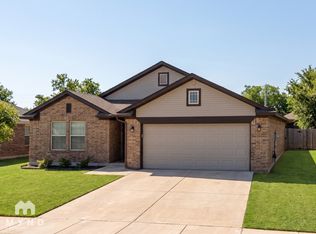 10702 NW 20th St, Yukon, OK 73099