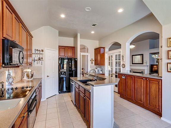 3rd image of 3010 Saint Lynda Dr