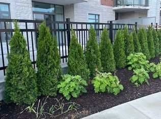 460 William Graham Dr #115, Aurora, ON L4G1X9