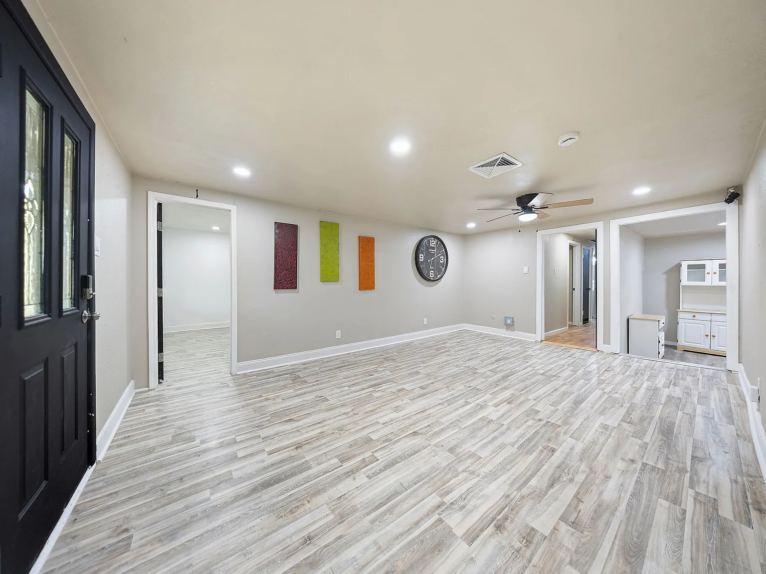 9 bed, 2894 sqft, $3,995 — Photo 3