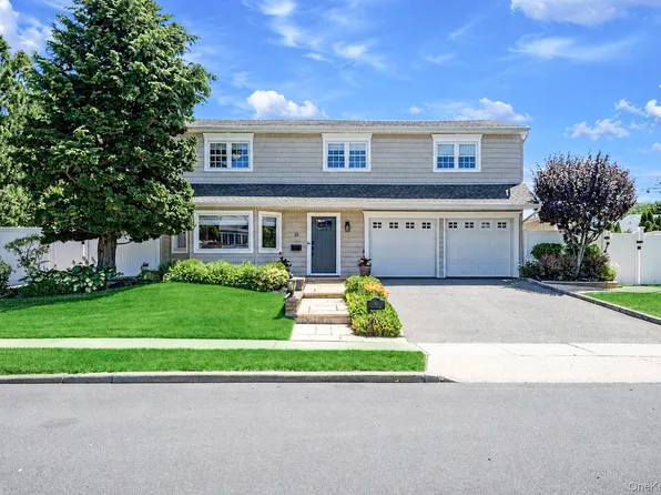 51 Skylark Road, Massapequa Park, NY 11762
