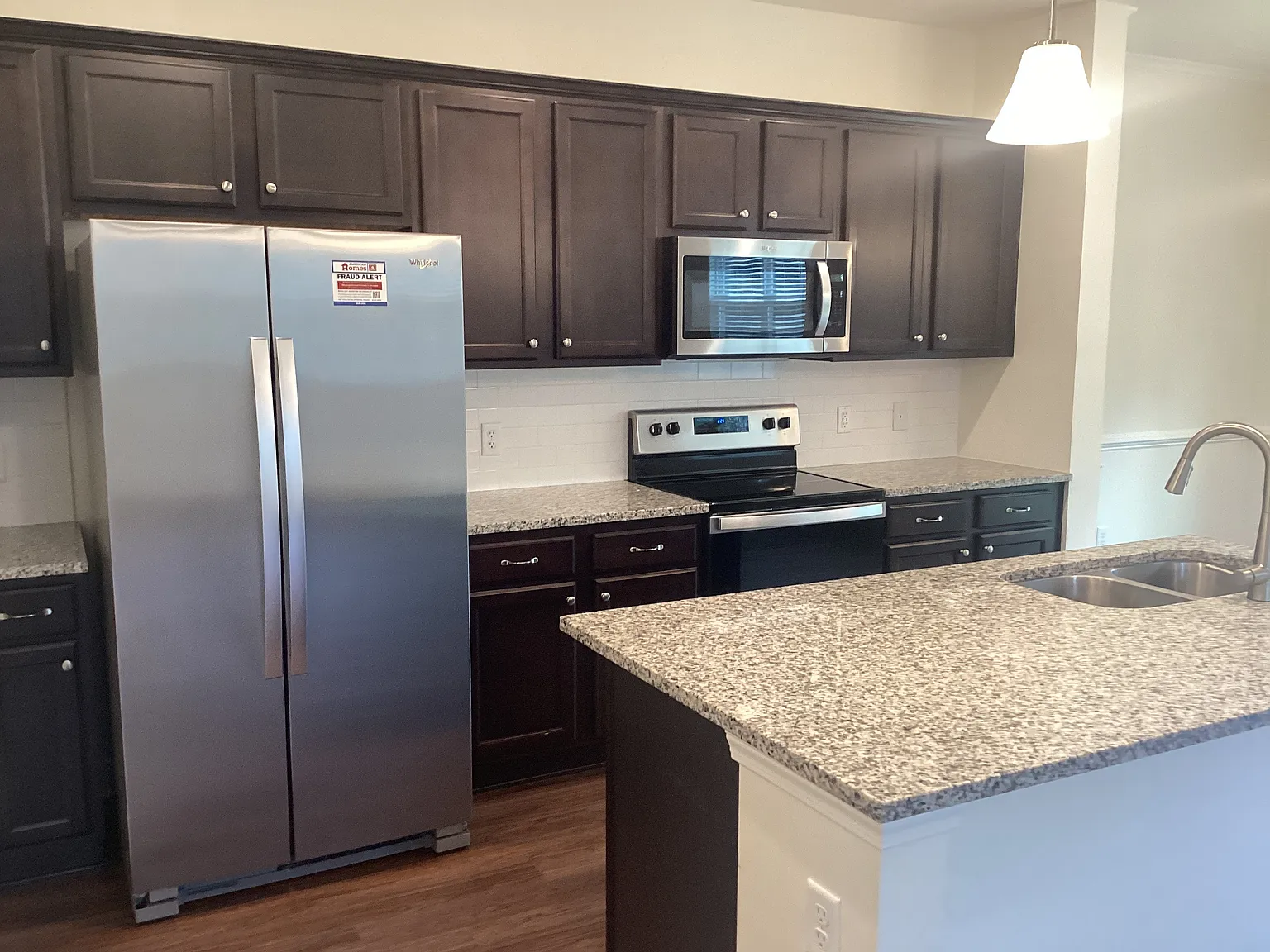 4 bed, 2.5 bath, 1888 sqft, $2,450 — Photo 3