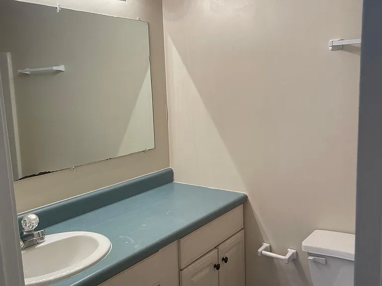 835 Center St #H — Photo 5