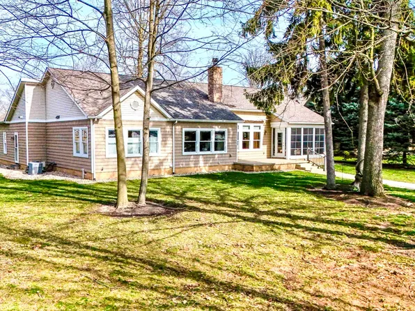 9668 Lakeshore Dr E, Huntsville, OH 43324