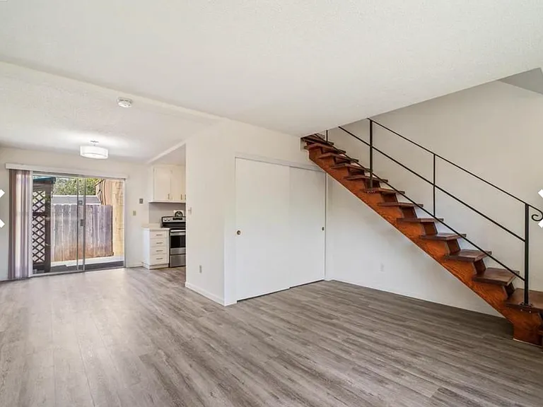 3028 Deakin St #4 — Photo 3
