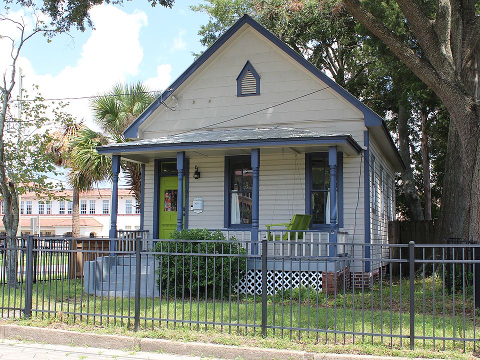 1st image of 101 E 11th St