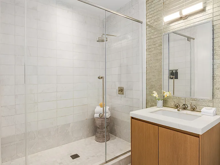 215 E 19th St #8E — Photo 23