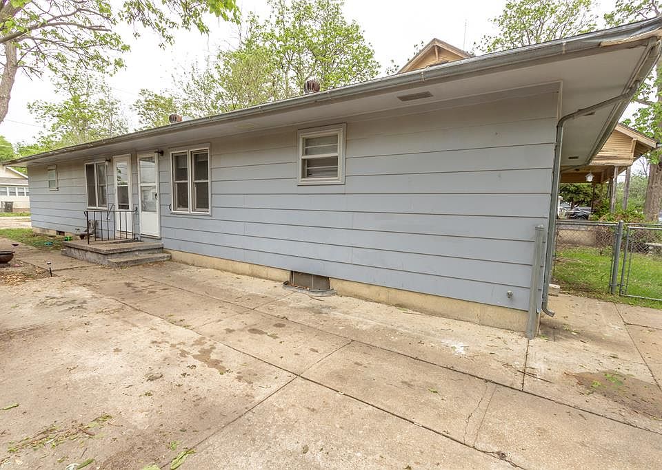 1st image of 122-124 W Kirwin Ave
