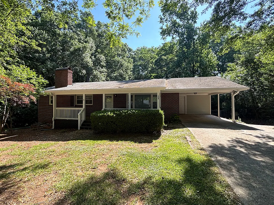 108 White St