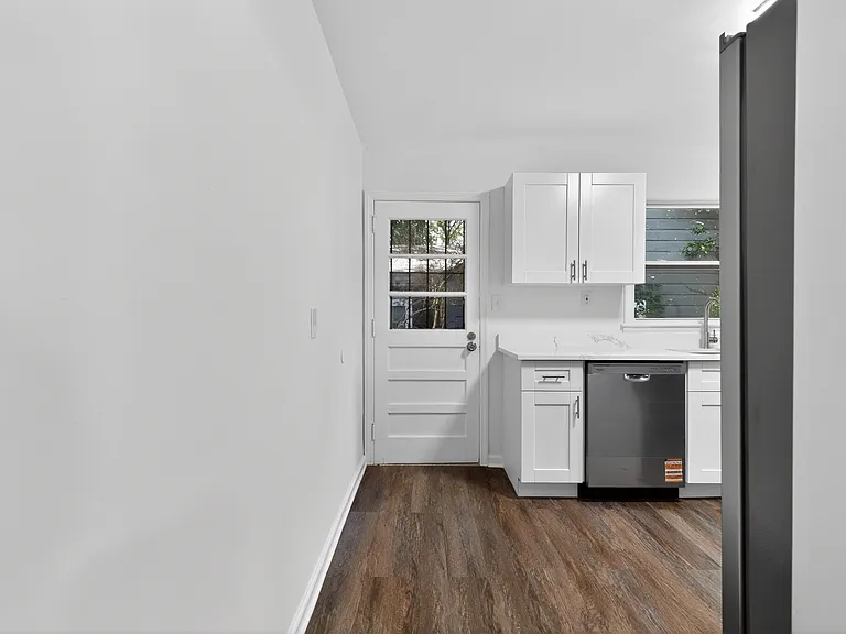2036 McPherson Dr — Photo 5
