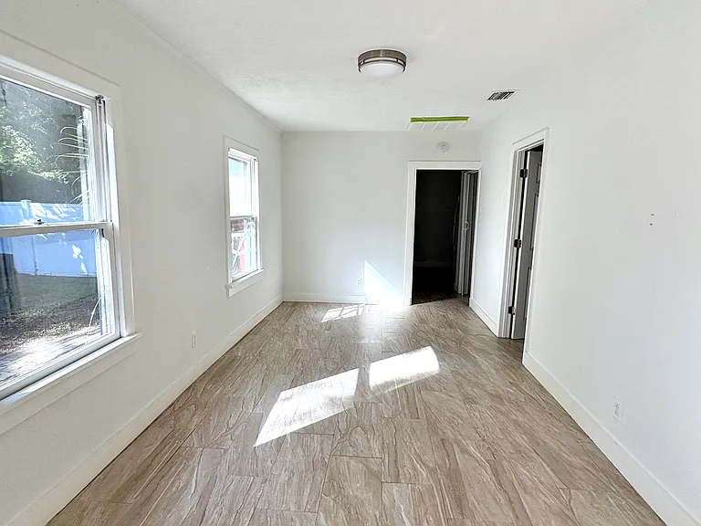 16 Aviles Dr — Photo 3