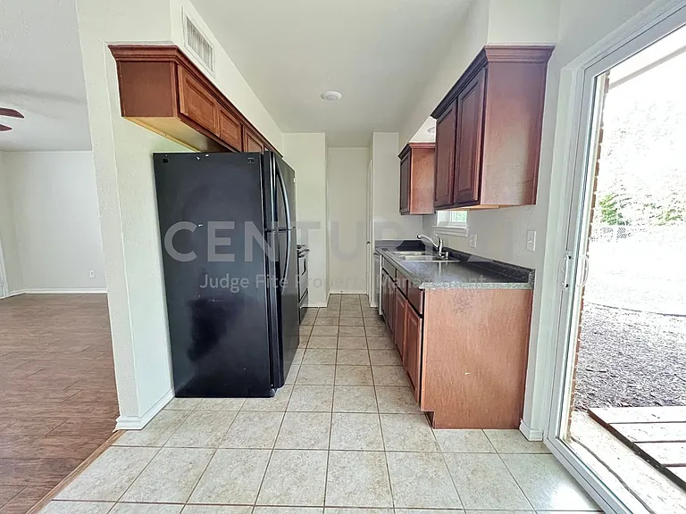 114 Southmanor Ct — Photo 4