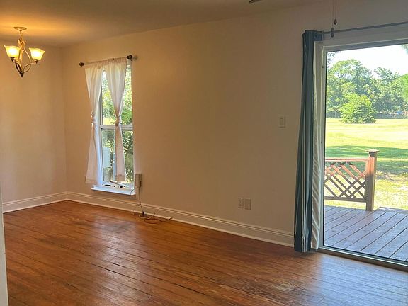 3rd image of 590 Royal Oak Dr #5