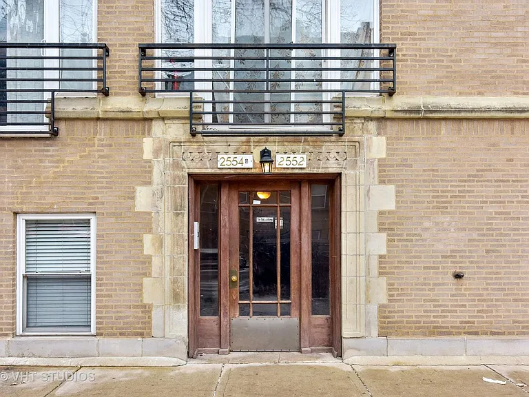2552 W Rosemont Ave #3 — Photo 1