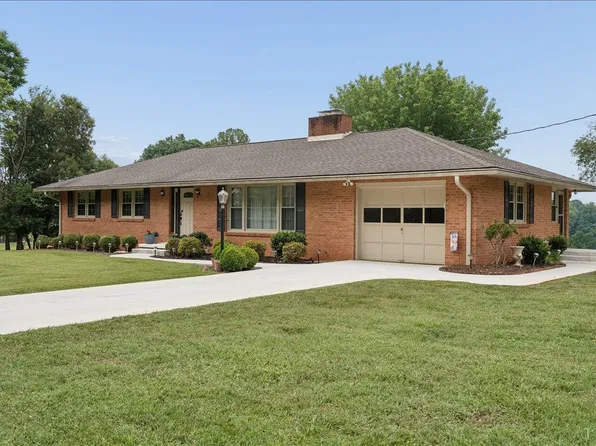 2310 Triggs Rd, Bedford, VA 24523