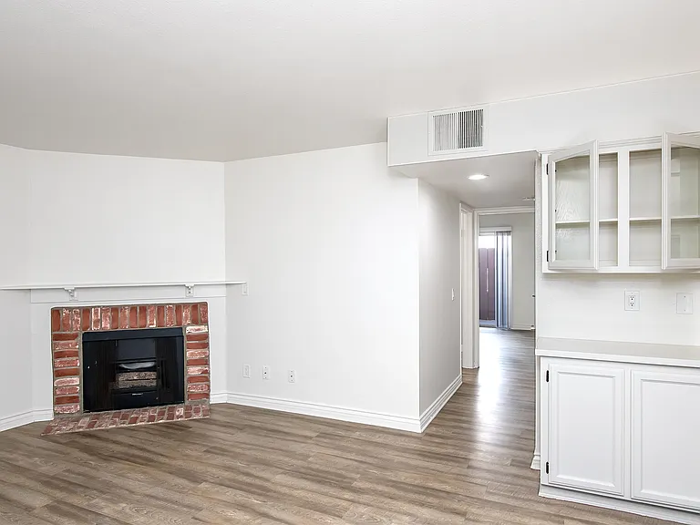 620 W Wilson Ave #C — Photo 7