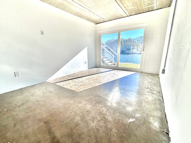 2202 Lee Ct — Photo 4