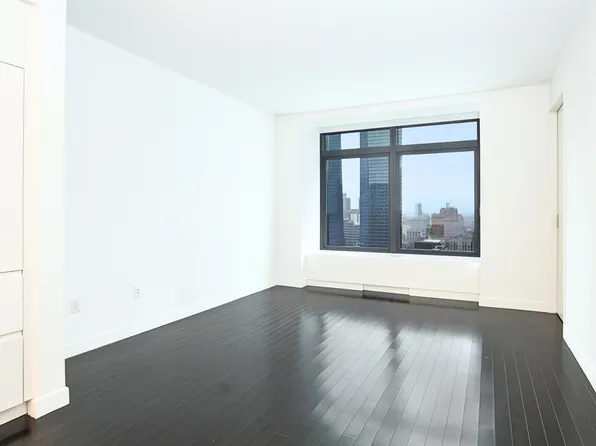 123 Washington Street 35E image 1 of 7