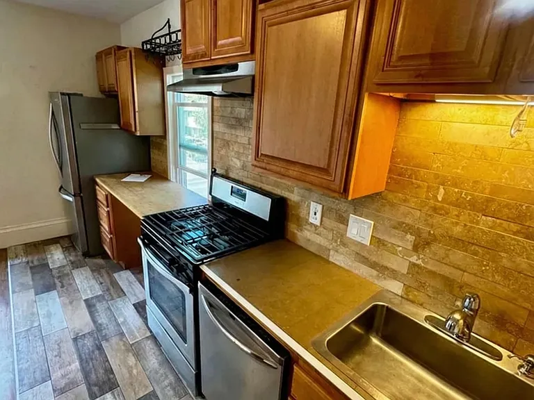 740 Alcatraz Ave #5 — Photo 4
