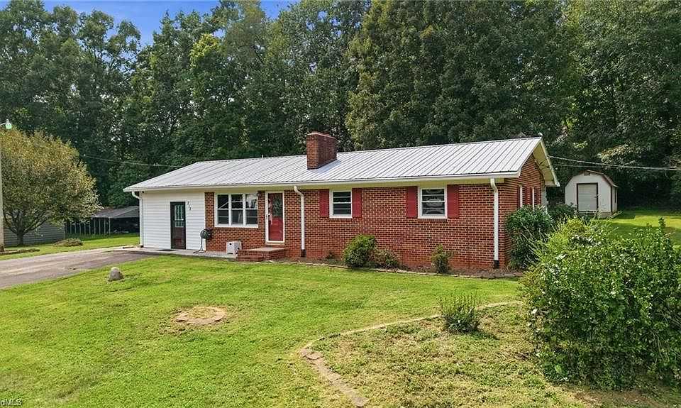 1st image of 212 Circle Dr