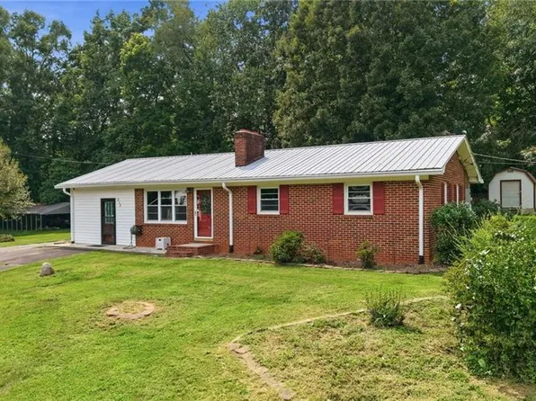 212 Circle Dr, Dobson, NC 27017